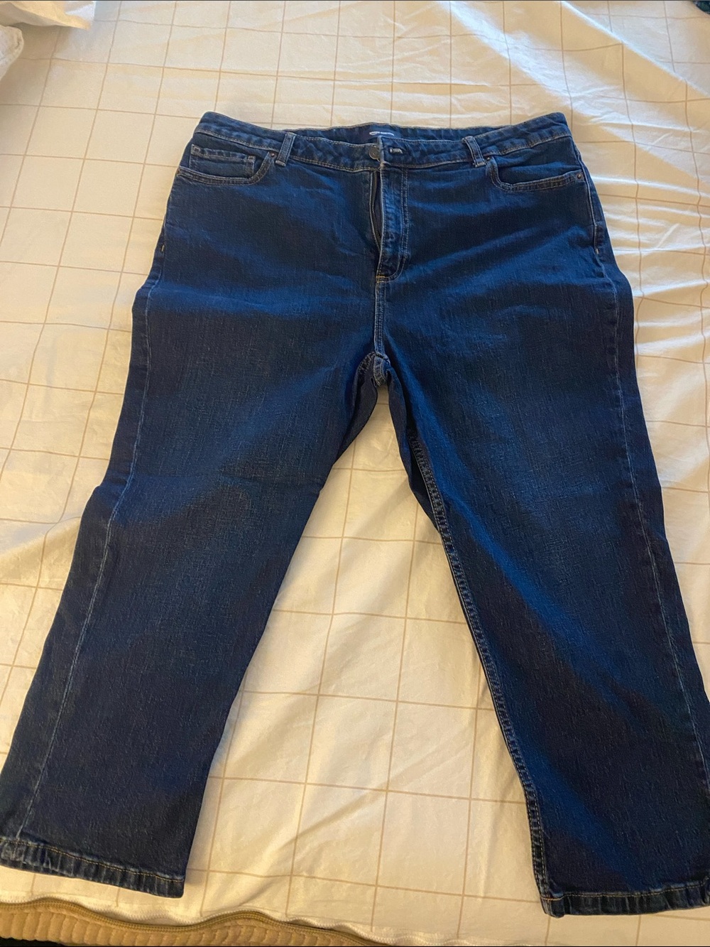 Amazon Essentials Women's Dark Blue Stretch Denim Capris